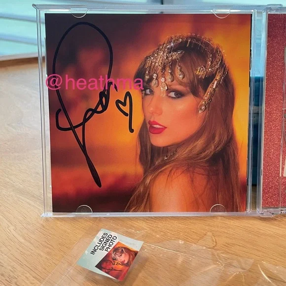 SIGNED COMPLETE SET Taylor Swift The Life of a Showgirl 4-CD Set - Picture 4 of 7